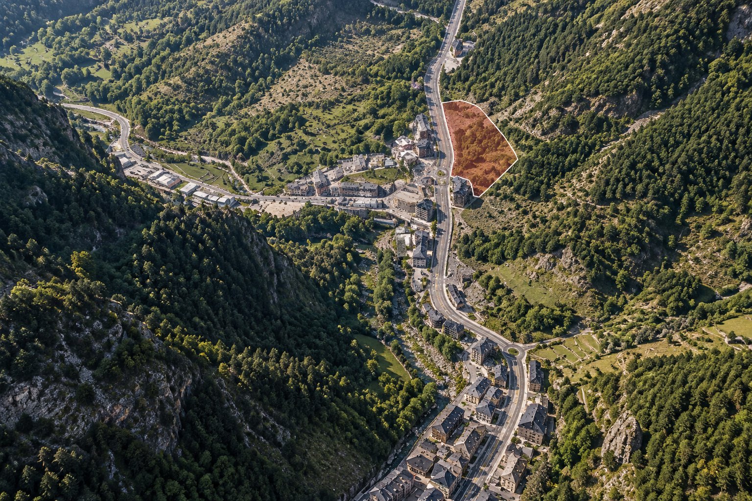 Vista aérea con la parcela de Aixovall Residencial delimitada sobre el valle