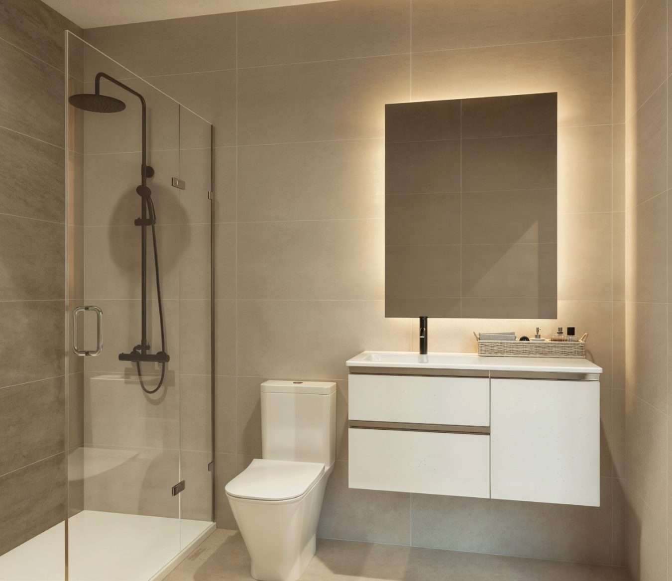 Baño con plato de ducha, mueble suspendido de dos cajones y espejo